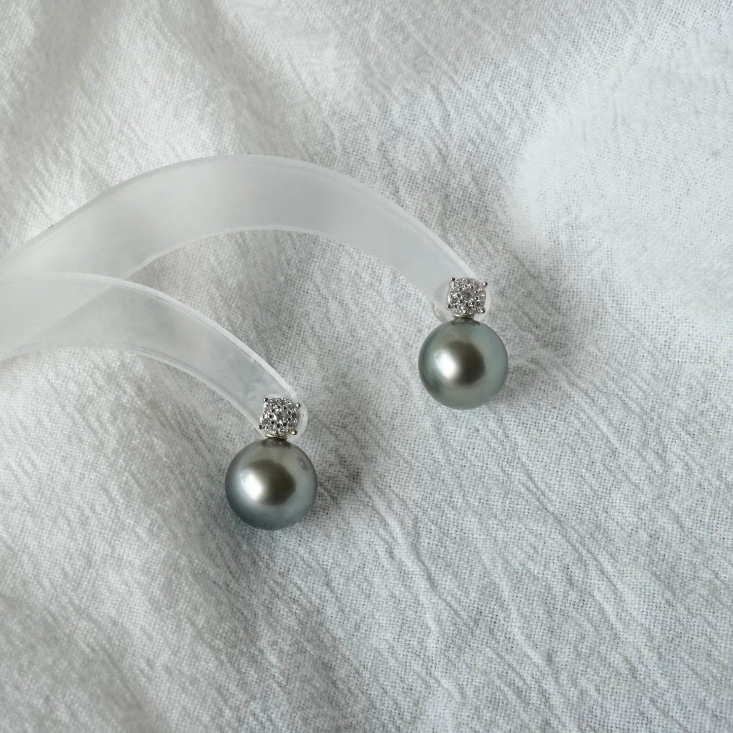 10.5mm Tahitian Pearl Earring #112