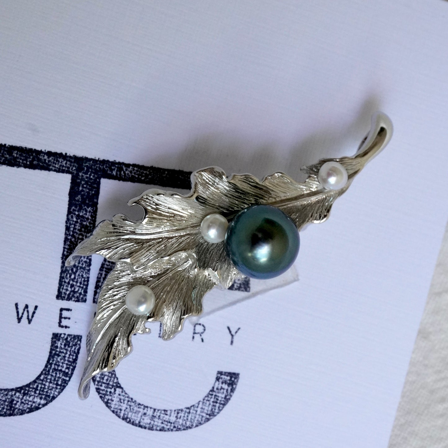 Tahitian Pearl Necklace & Brooch #118