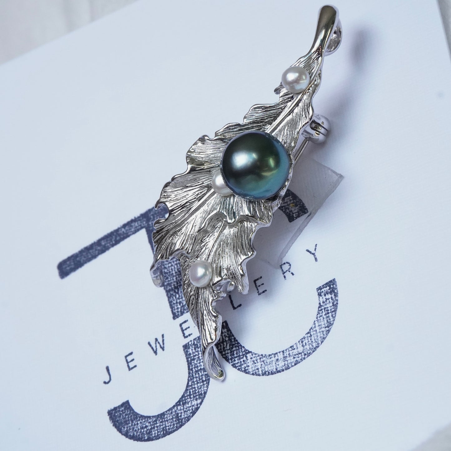 Tahitian Pearl Necklace & Brooch #118