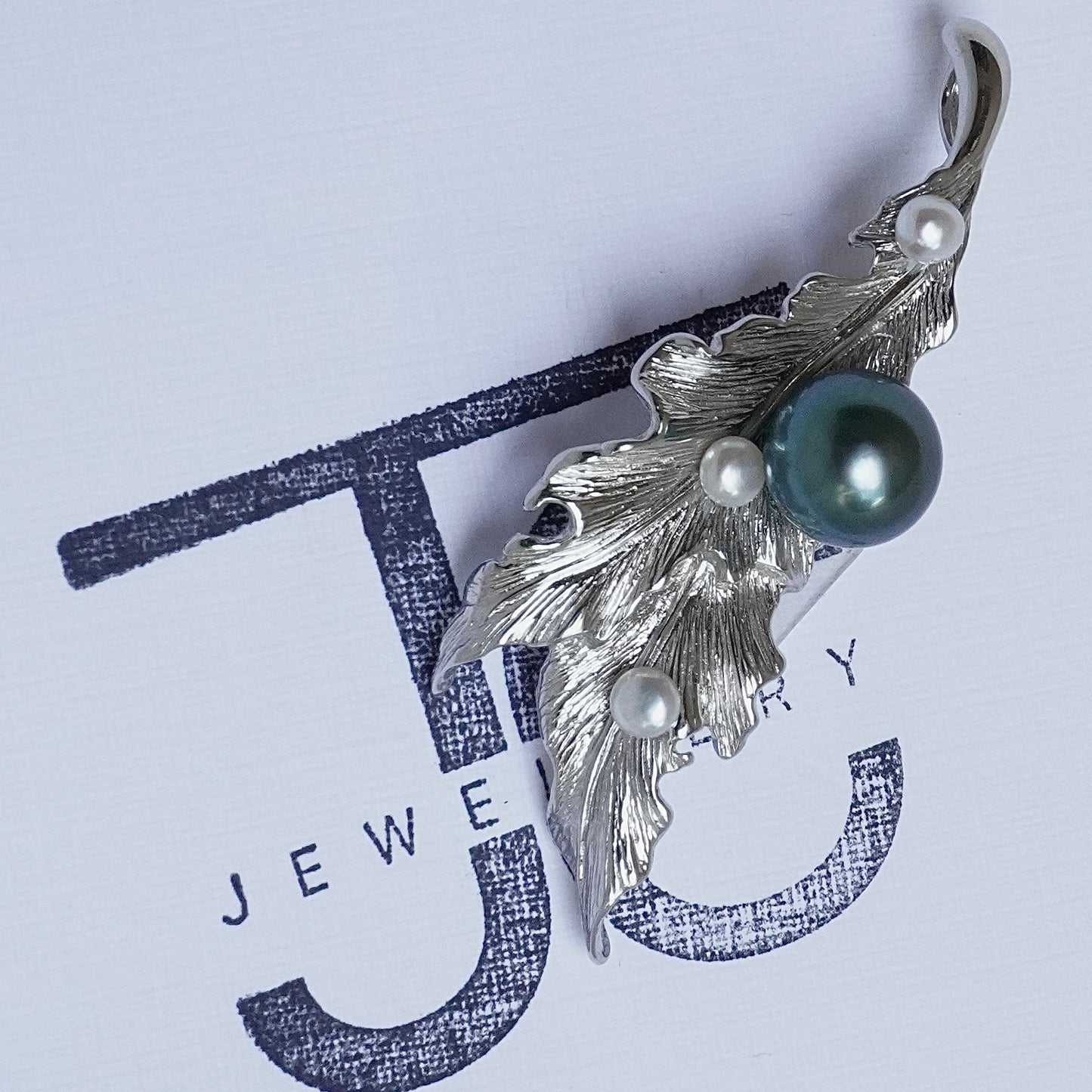 Tahitian Pearl Necklace & Brooch #118