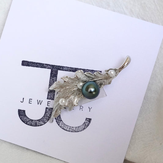 Tahitian Pearl Necklace & Brooch #118