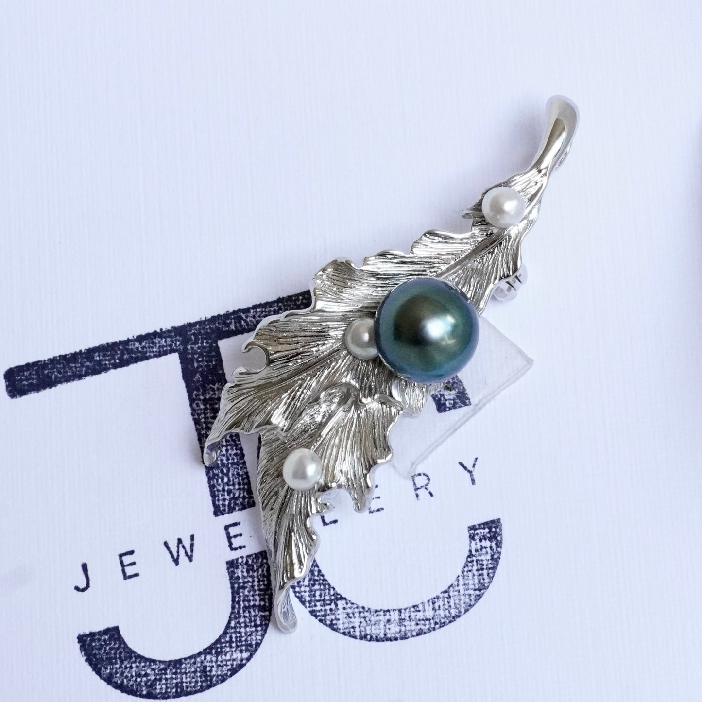 Tahitian Pearl Necklace & Brooch #118