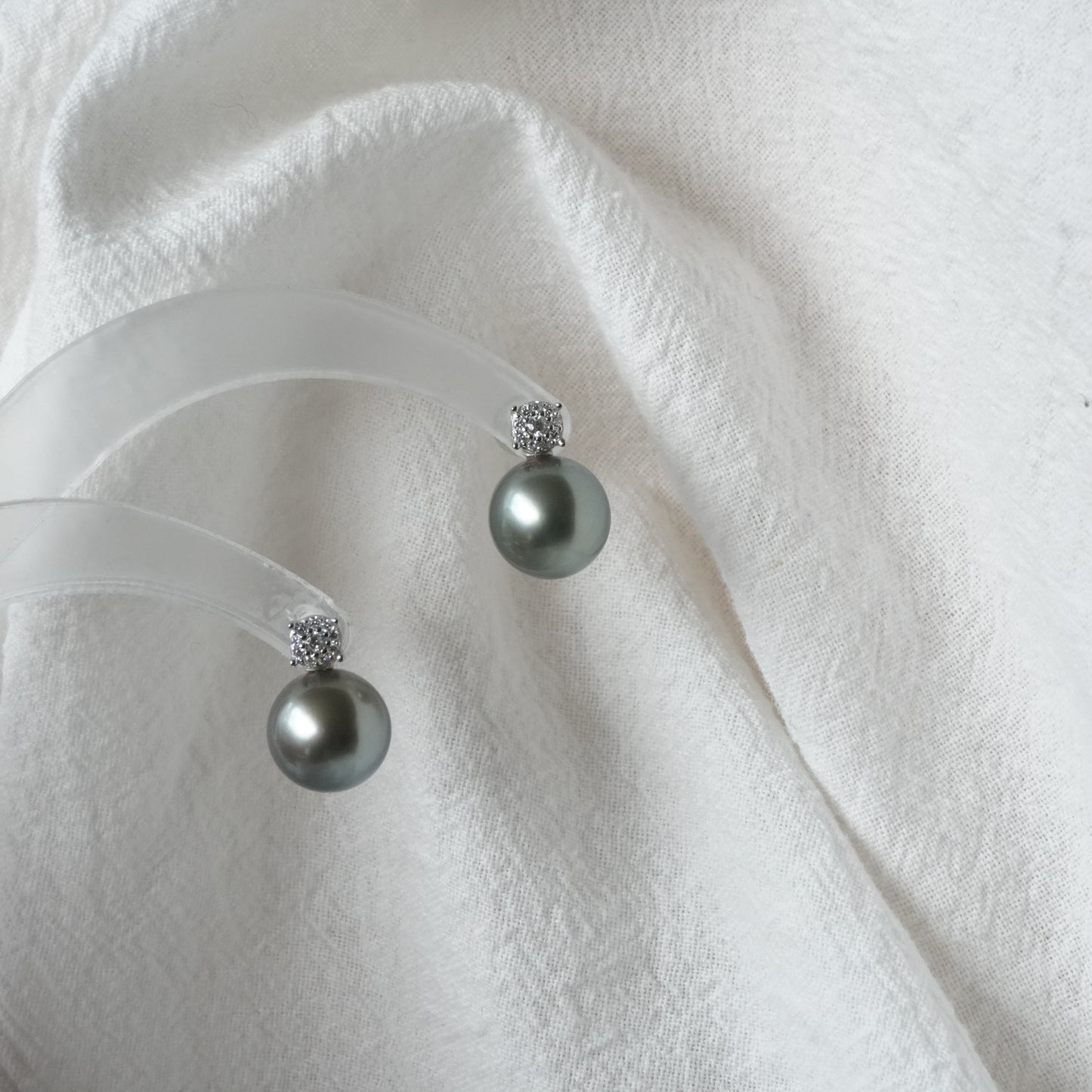 10.5mm Tahitian Pearl Earring #112